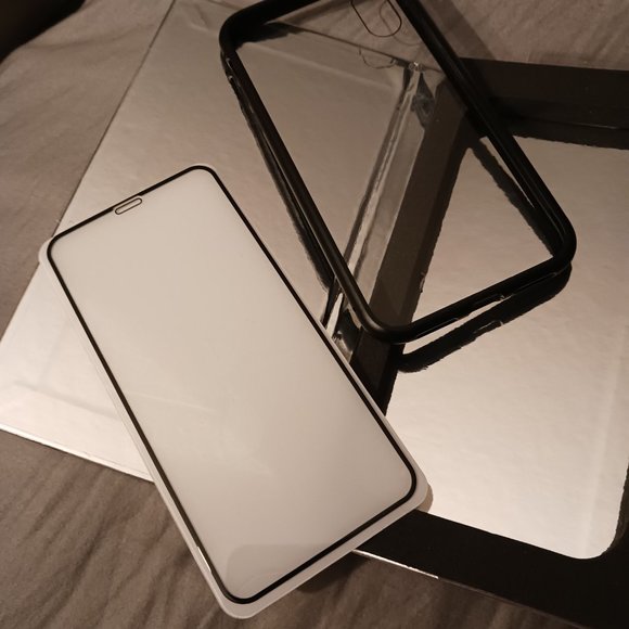 NEW! IPhoneX/XS Case - Picture 2 of 9